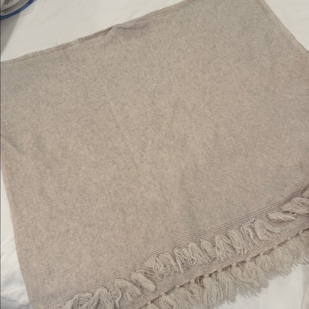 Women’s Lilly Pulitzer oatmeal cashmere poncho, one shoulder with fringe EUC